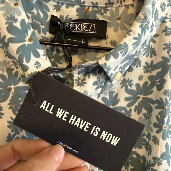 Ezekiel Blue and White Floral Button Down Shirt-size L- NWT - Picture 7 of 11